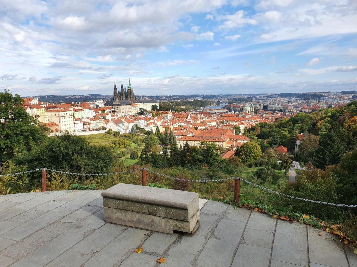 Cozy Apt Near Prague Castle Kültér fotó